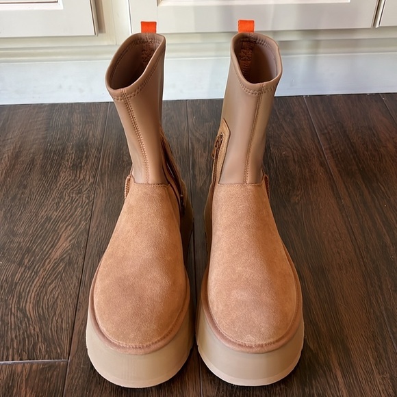 NWT UGG Classic Dipper Stretch Boots! - Picture 9 of 14